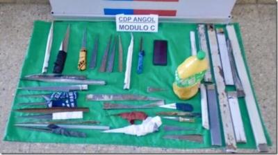 Realizan operativo simultáneo de decomiso de objetos prohibidos en cárceles de La Araucanía