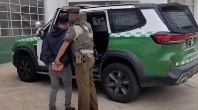 Carabineros detiene a prófugo de la justicia en cerro de Valparaíso: tiene 19 años