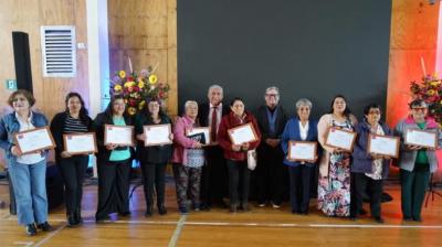 Entregaron más de 450 certificados de programas Fosis en Castro