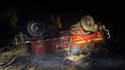 Carro de Bomberos se volcó  mientras combatía incendio en Florida: hay 7 lesionados