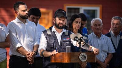 Presidente Boric decretó dos días de duelo nacional por víctimas de incendios forestales