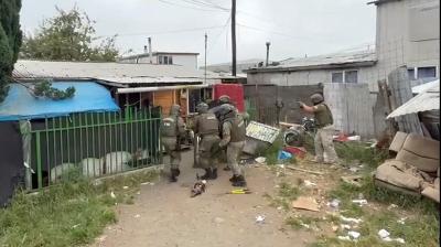 [VIDEO] Allanamiento de tres casas en el sector alto de Puerto Montt terminó con cuatro detenidos por drogas y armas