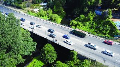 Grave deterioro presentan las bases del puente Chuyaca de Osorno