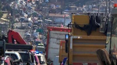 Masiva llegada de voluntarios y ayuda colapsan ingresos a Penco, Lirquén y Tomé