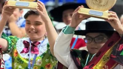 Sanantoninos brillan en Chiloé: Agustín Pérez y Pascalle González alcanzan el cuarto lugar nacional en campeonato mini infantil