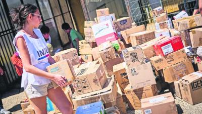 Valdivia: La comunidad reunió  37 toneladas de ayuda para damnificados de incendios forestales