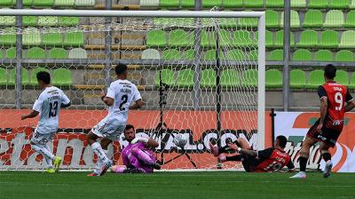 [FOTOS] Limache desarmó a un endeble Colo Colo y lo derrotó con autoridad en el arranque del torneo