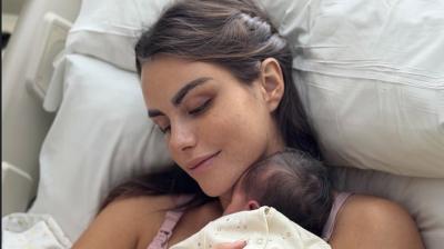 Tras la ola de memes: Emilia Dides se toma con humor la reciente polémica por su foto familiar en la clínica