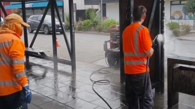 Municipio de Castro realizó operativo de limpieza en el centro de la ciudad