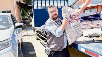 Brindan ayuda a colmenas afectadas por los incendios en Ñuble