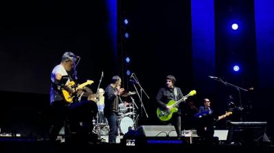 El crossover que sorprendió a los antofagastinos: Vocalistas de Los Tres y Los Bunkers juntos en el Festival de Antofagasta