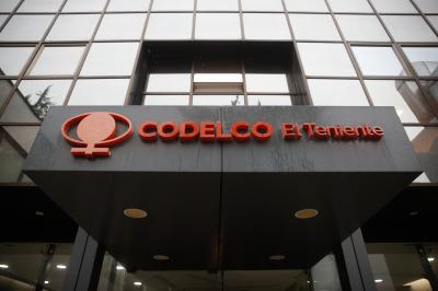 Codelco despidió a tres altos ejecutivos por trágico derrumbe en mina El Teniente