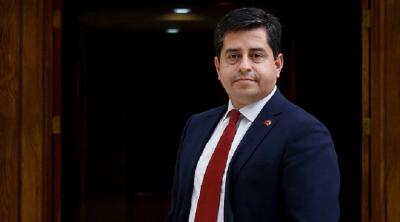 Senador Pedro Araya le pone un "4" a gobierno de Boric, porque "logró sobrevivir a duras penas"