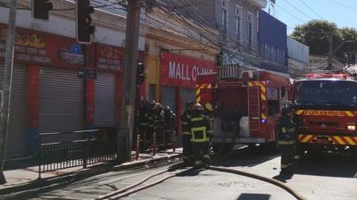[FOTOS] Incendio en carnicería de Quillota obligó a suspender tránsito en pleno centro