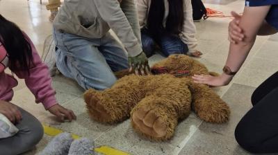 Niños y jóvenes de la escuela de verano en Quinchao recibieron capacitaciones en alimentación saludable y RCP