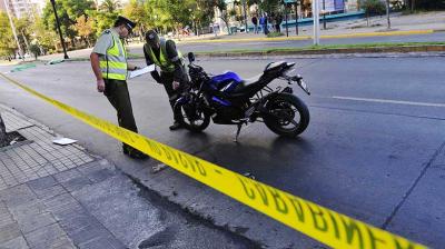 Fatal accidente en Los Andes: motociclista muere tras colisión en cruce sin respetar señal "Pare"