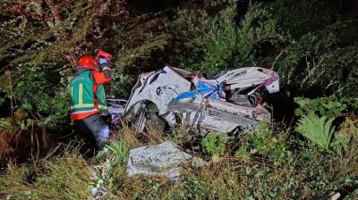 Quellón: Un fallecido dejó volcamiento de vehículo en el sector Chadmo