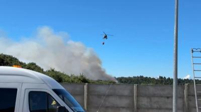Conaf y Bomberos trabajan en quema de matorrales en Valle Volcanes