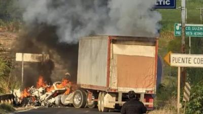 Muerte de líder narco en México desata ola de violencia: cancelan vuelos y reportan quema de autos y negocios