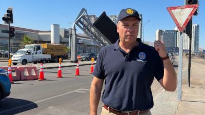 Alcalde de Antofagasta acusa "abandono del gobierno" por 18 horas sin retiro de pantalla destruida en A. Pérez Zujovic