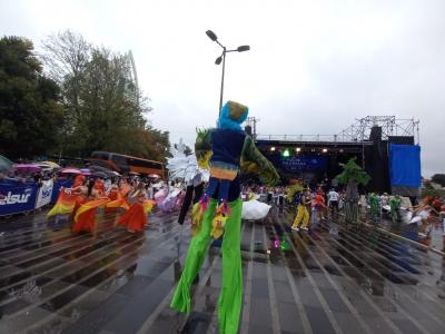 Con la murga comenzó la previa de la Noche Valdiviana
