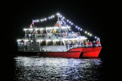 Comenzó el corso fluvial de la Noche Valdiviana