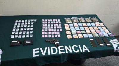 Quellón: Carabineros detiene a hombre por microtráfico y decomisa drogas y más de 3 millones de pesos