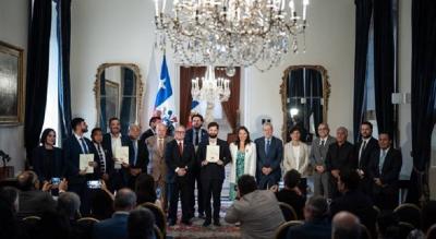 Boric recibió informe final de Comisión Arica 100 de cara al centenario del Tratado de Lima