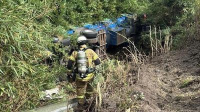 Volcamiento de un camión con gas en Puyehue obligó a suspender el tránsito en la Ruta 215