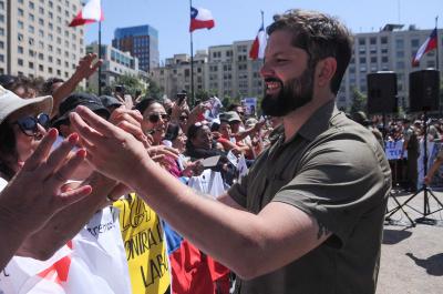 Presidente Boric ante adherentes: "Me voy con la frente en alto y las manos limpias"