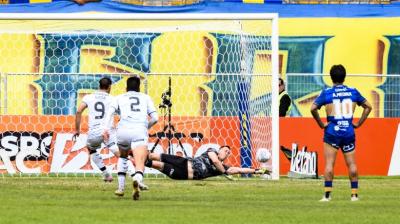 Everton disfruta su positiva racha: venció al puntero Limache y lo despojó del invicto