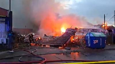 Un hombre y una mujer murieron en incendio de casa okupa en Puerto Montt: denuncian amenazas previas