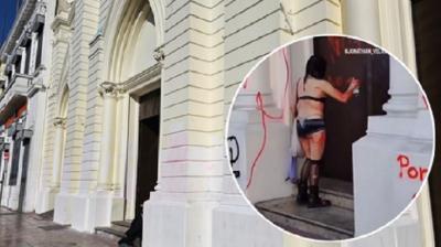 Fiscalía formalizó a dos mujeres por daños simples: rayaron Catedral de Antofagasta en marcha de 8M