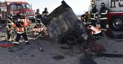 Siguen tragedias: Tres muertos en colisión frontal en ruta cerca del balneario Hornitos