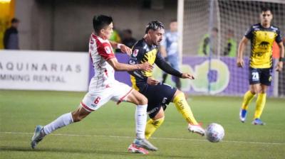 Con un penal en el último suspiro San Luis consiguió rescatar un angustioso empate ante Copiapó