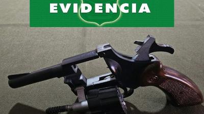 Sorprenden a menor portando armamento en plaza de Iquique