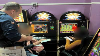 Realizan fiscalización de extranjeros dedicados al comercio formal y locales de juegos de azar en Villarrica