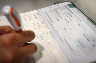 Municipio de Lo Espejo despidió a 40 funcionarios por viajar al extranjero mientras estaban con licencia médica