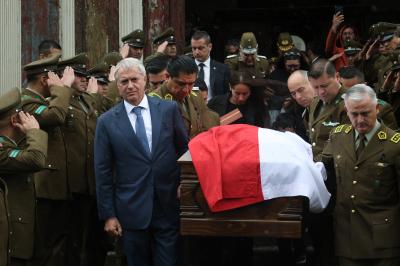 Kast en funeral del sargento Figueroa: "De nosotros depende que la muerte de Javier no sea en vano"