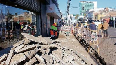 Hasta mayo se extenderán obras para reponer veredas en avenida Centenario en San Antonio