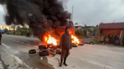 Vecinos de Púlpito bloquean Ruta 5 como protesta a detención de 24 comuneros
