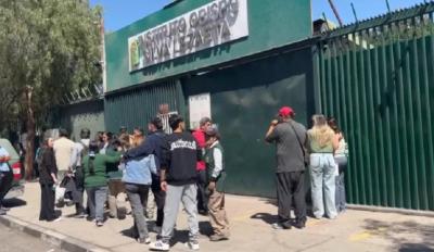 Por vía aérea: En estado crítico trasladan a Antofagasta a menor herido durante ataque en colegio de Calama