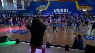 Ancud cerró el Mes de la Mujer 2026 con masiva zumbatón