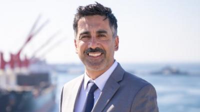 "Él fue el que estafó a los estudiantes de odontología": cuestionan designación de seremi de Salud