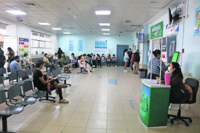 Obligan a usar mascarillas en el en el área de urgencia del HRP