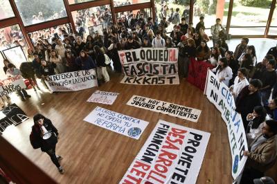 Alcaldesa de Valdivia rechazó agresiones a ministra de Ciencias