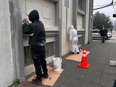 Municipio de Valdivia logra acción ejemplificadora tras acuerdo judicial por rayados en Mercado Municipal