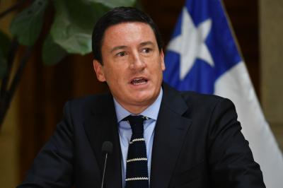 Squella por rector de la UACh: "No hay mucha diferencia entre sus dichos y la violencia de estudiantes"