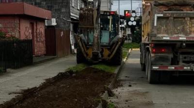 Frutillar: Continúan los trabajos de recuperación de áreas verdes en calle Cristino Winkler