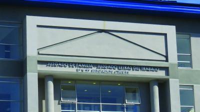 Niña de 10 años fue sorprendida escribiendo amenazas en colegio de Puerto Montt